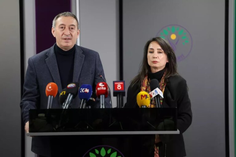 dem-parti-es-genel-baskani-hatimogullari-baris-icin-bedel-odemekten-geri-atmayacagiz-ujU9tS7y.jpg