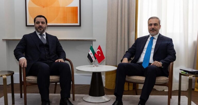 hakan-fidan-suriye-disisleri-bakani-ile-bir-araya-geldi-QjUbPckU.jpg