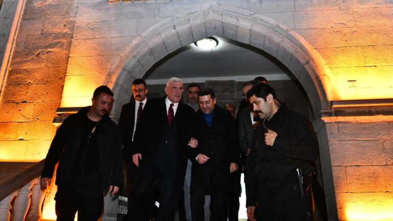 iyi-parti-genel-baskani-musavat-dervisoglu-nevsehir-belediye-baskani-rasim-ari-ile-gorustu-CTe37JqC.jpg