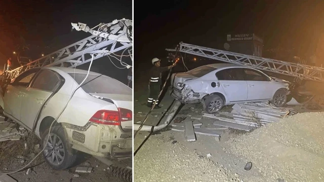 Elektrik direğine çarpan aracın motoru yerinden fırladı