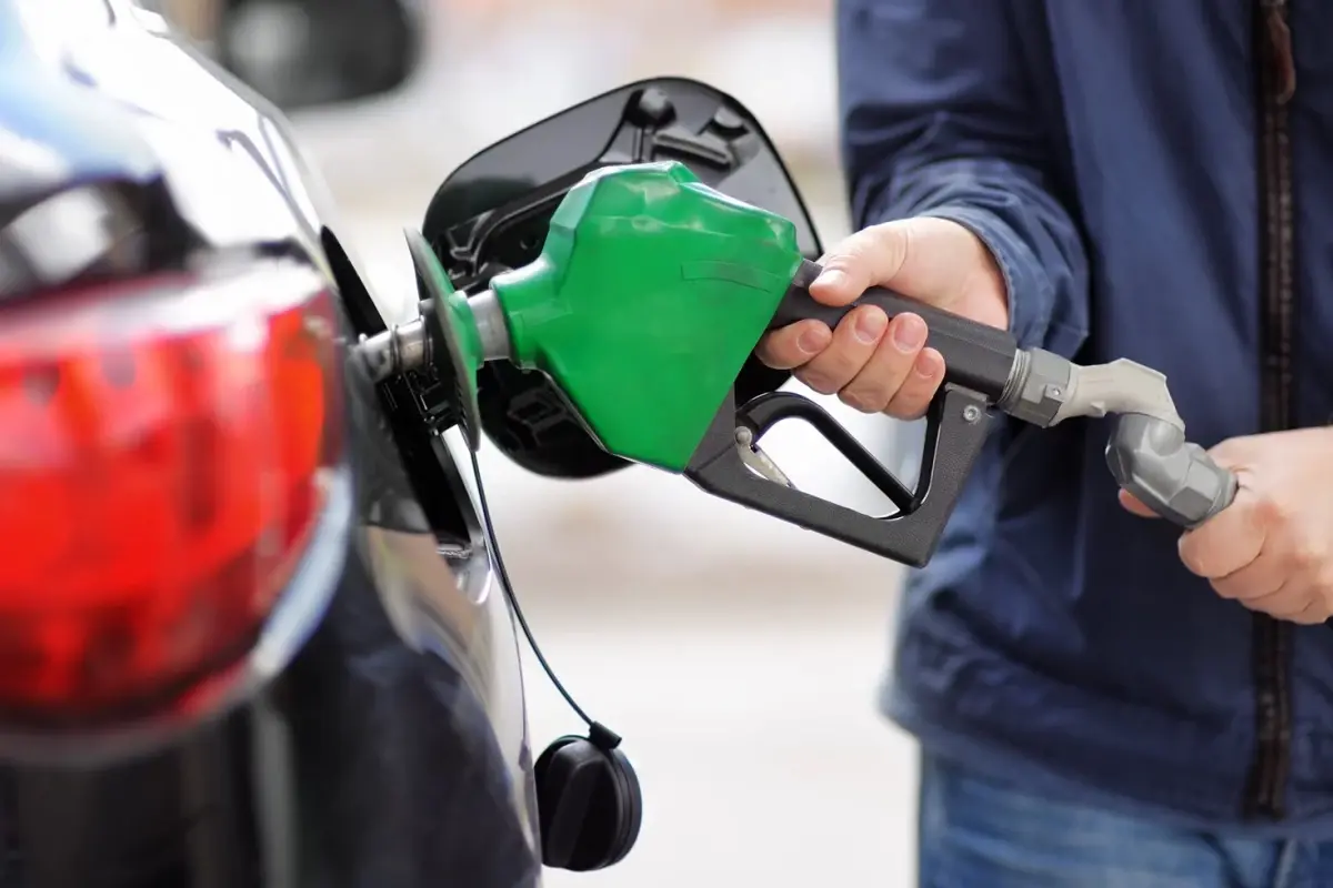 Araç sahipleri dikkat! Benzine 1 lira zam geliyor