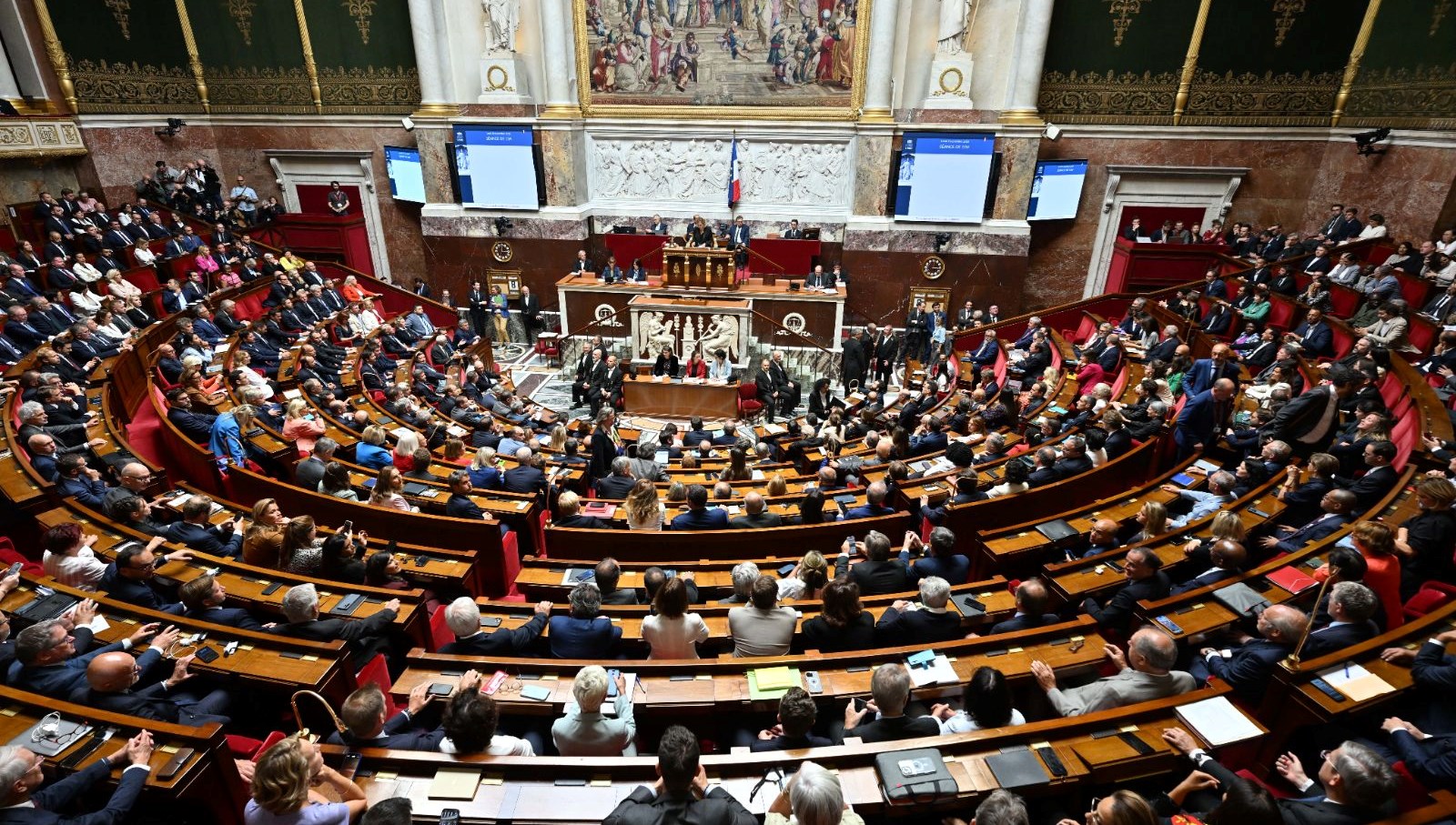 Fransa’da güvenoyu alamayan Başbakan Bayrou’nun hükümeti düştü