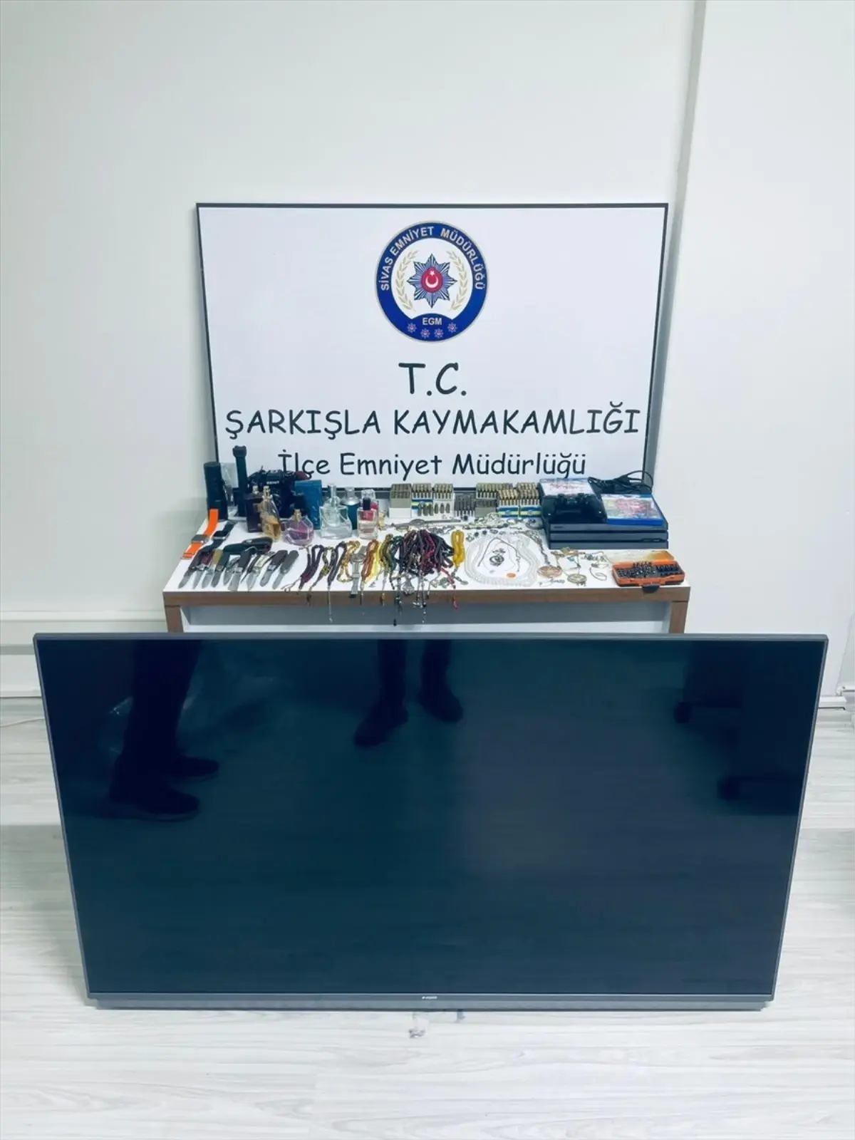 Hırsızlık Zanlıları Yakalandı