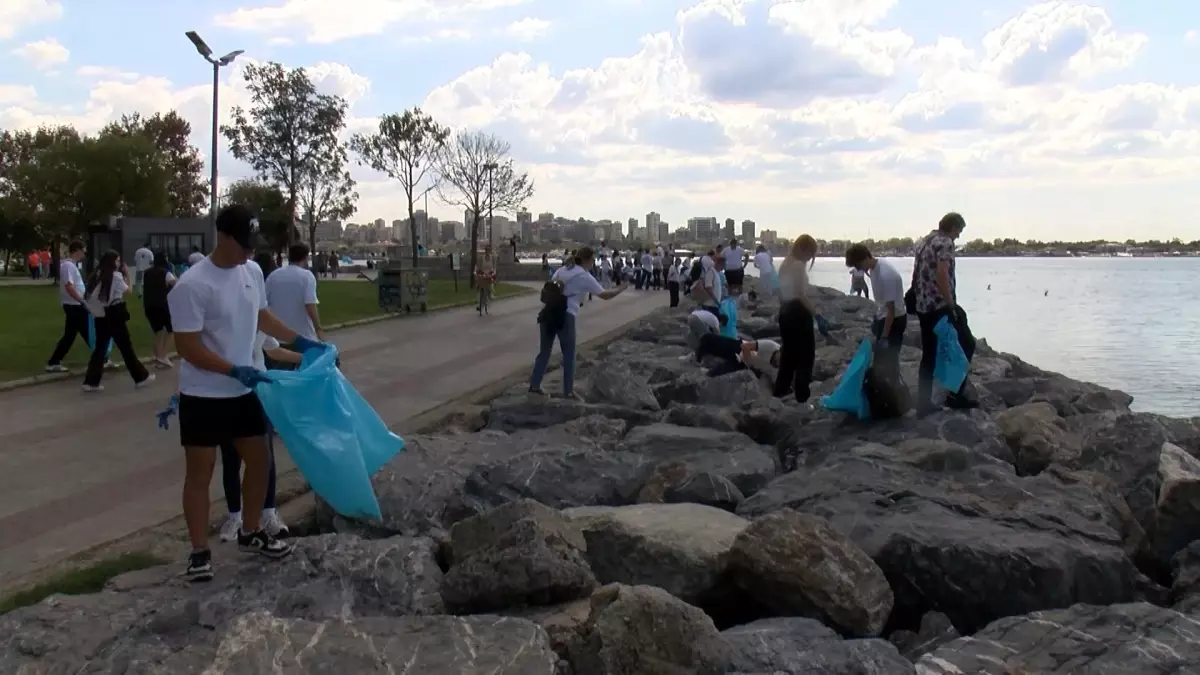 moda sahilinde kiyi temizligi YLI7LlvN
