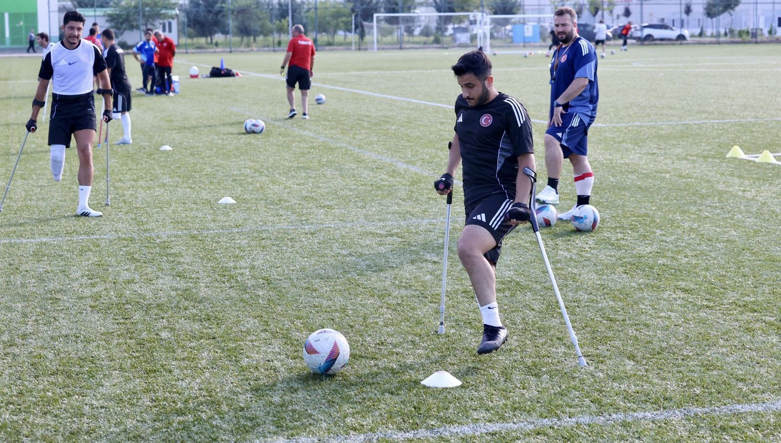 Televizyonda izleyip hayalini kurdu: Milli takım için mücadele ediyor