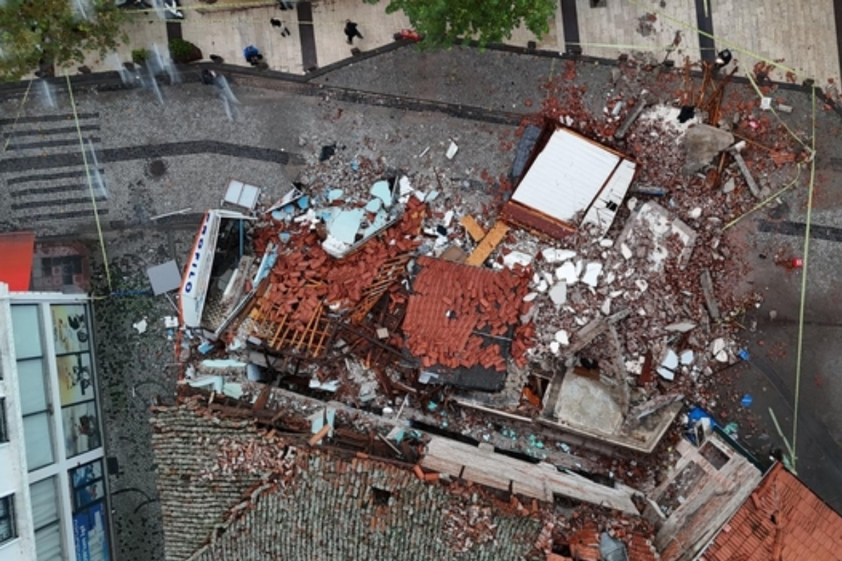 Balıkesir Sındırgı merkezli depremde yıkım ve hasar dronla görüntülendi