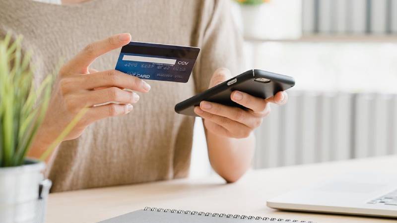 duzenli odemeler kart limitini dikkatli kullanmak kredi notu nasil artirilir EIcQKcgO.jpg