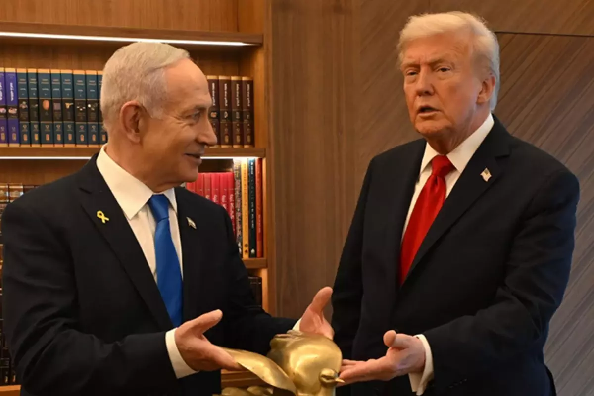 Netanyahu’dan Trump’a dikkat çeken hediye