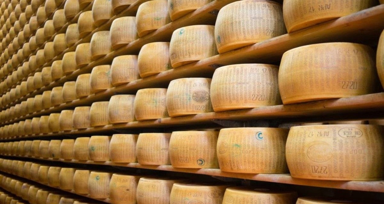 Ünlü peynirin içinden çip çıktı