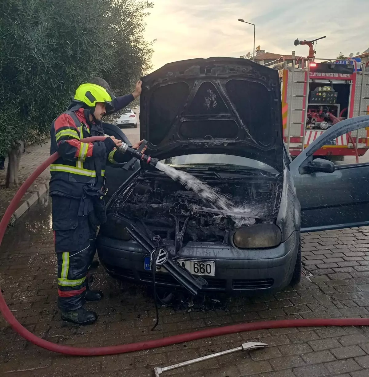 Aydın’da Seyir Halindeki Otomobil Alev Aldı