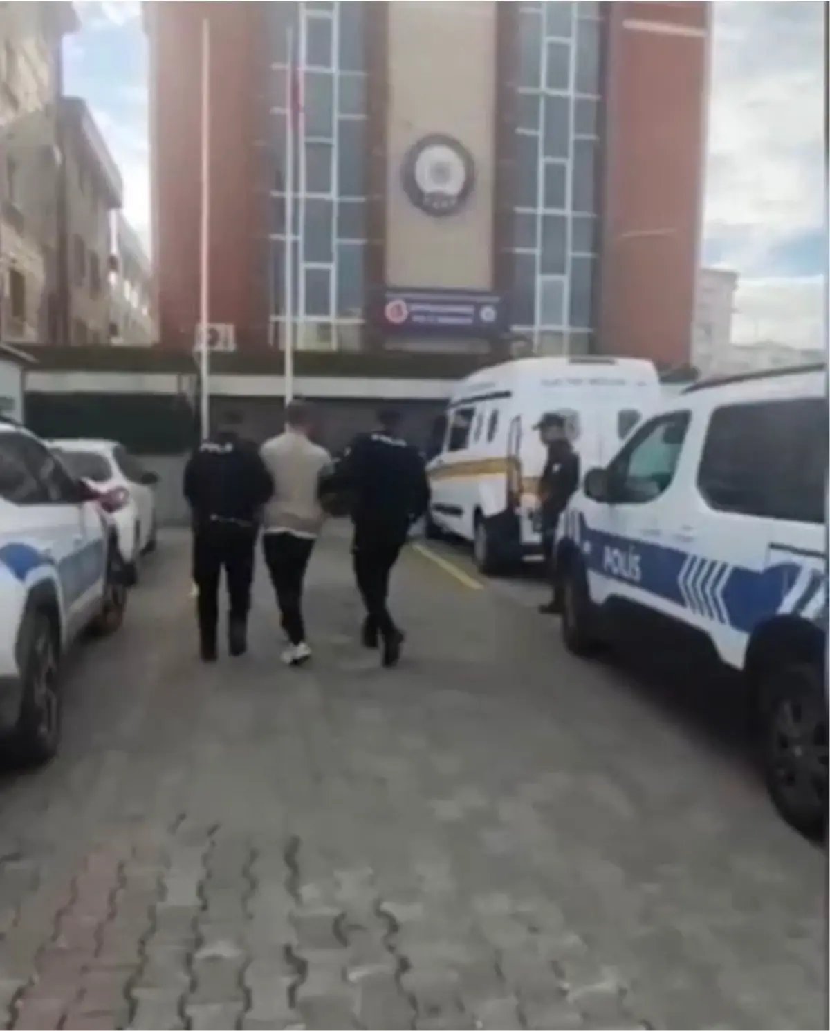 Büyükçekmece Adliyesi’nde Bıçaklı Kavga