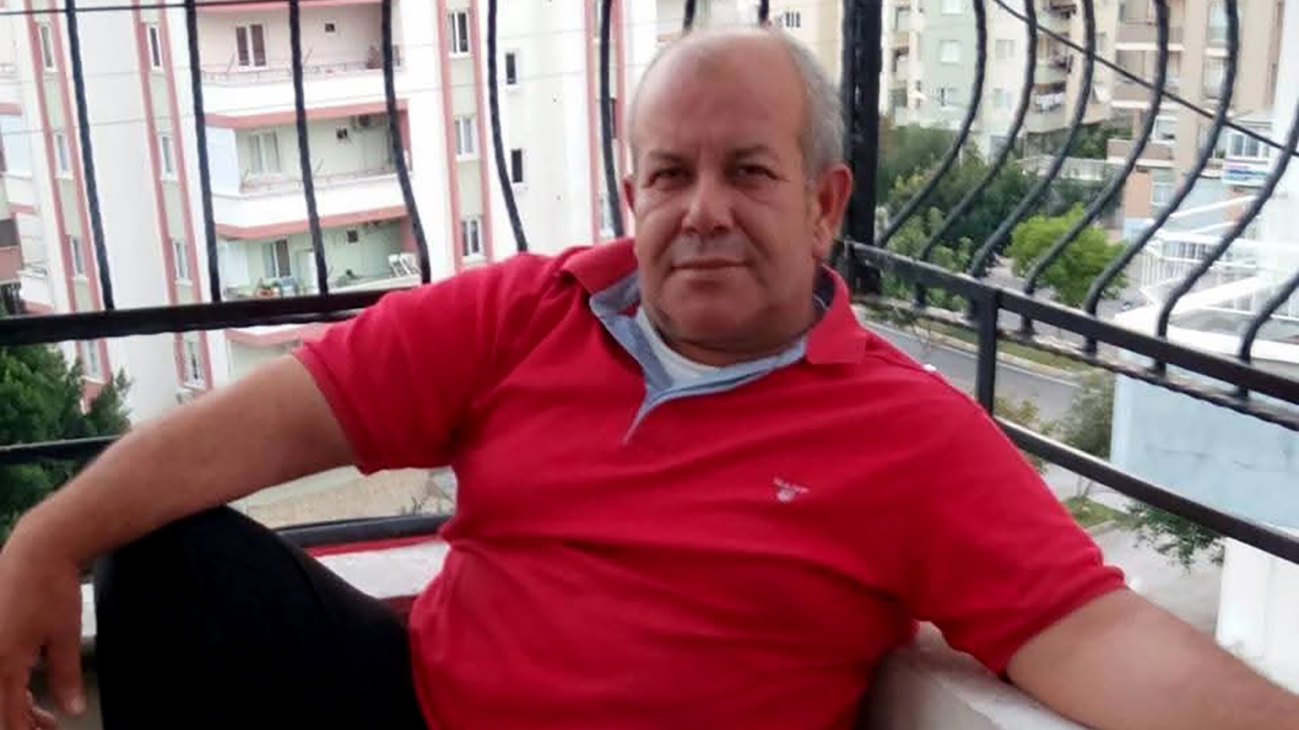 Husumetli olduğu komşusunu öldürdü, oğullarını yaraladı