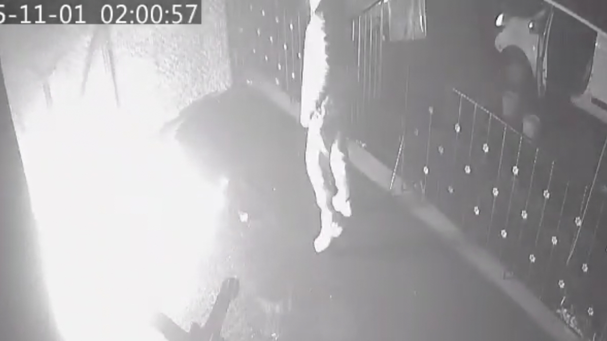 İstanbul’da kadını darbedilmekten kurtaran esnafın dükkanını ateşe verdi