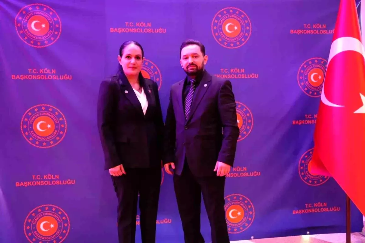 Köln’de Kayserili Birlik Gösterisi