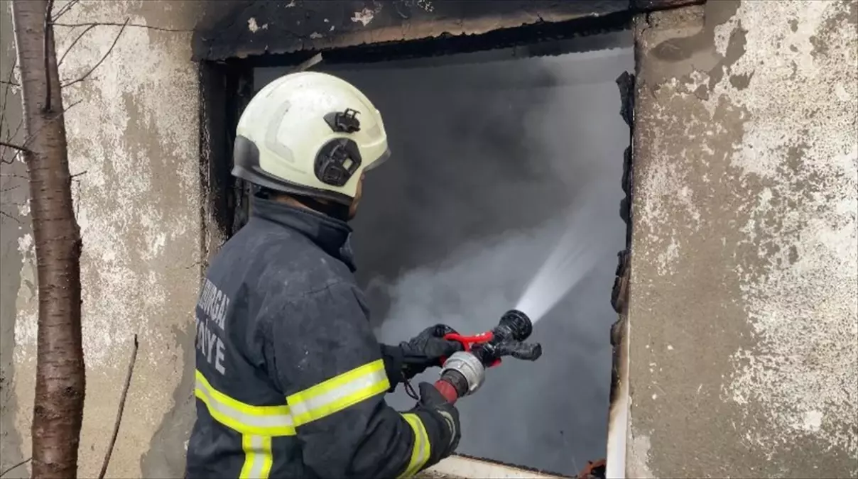 Lüleburgaz’da Metruk Evde Yangın