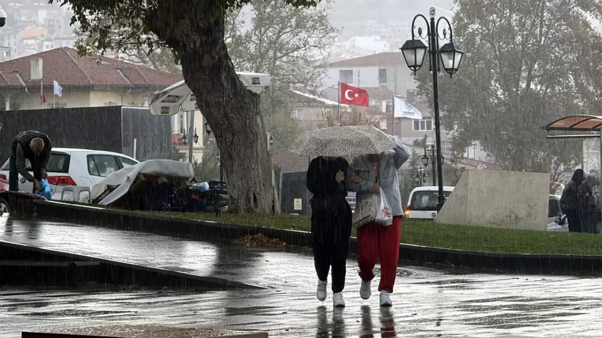 Tekirdağ’da Sağanak Yağış Hayatı Olumsuz Etkiledi