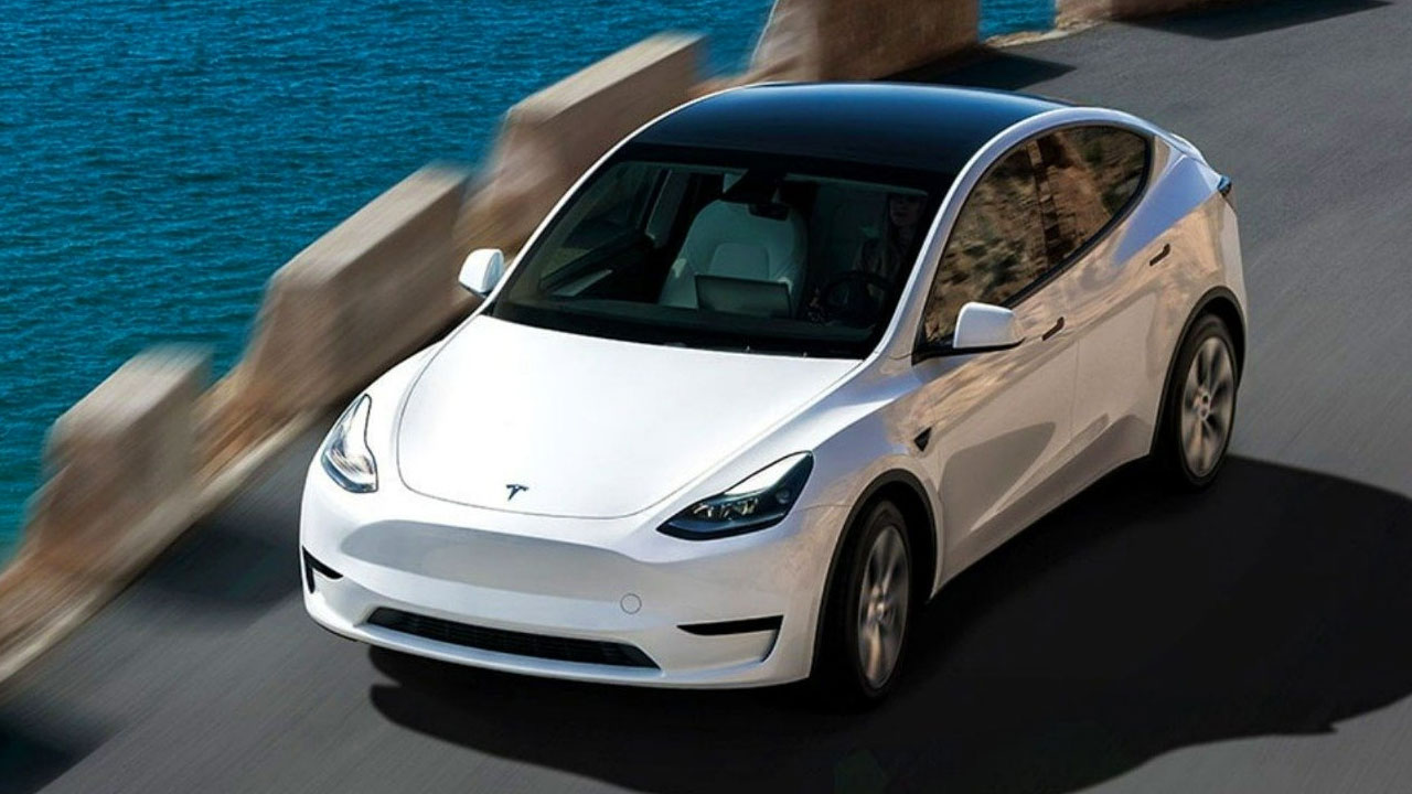 Tesla Apple CarPlay için düğmeye bastı