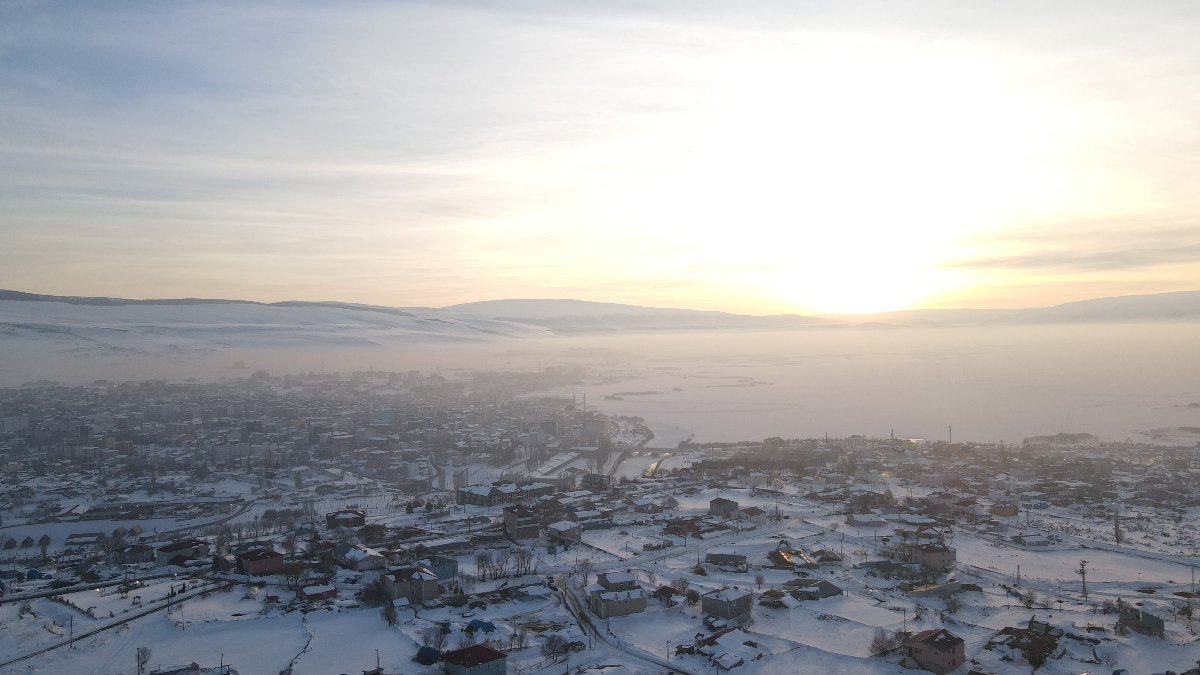 Ardahan’da kar yağışı güzel görüntüler oluşturdu