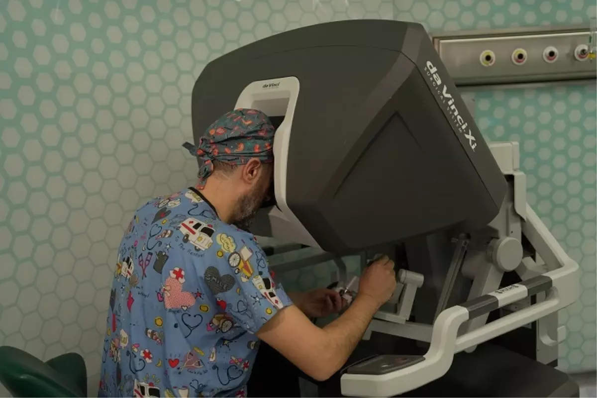 ‘Çocuklarda robotik cerrahi ile yüzde 95 başarı’