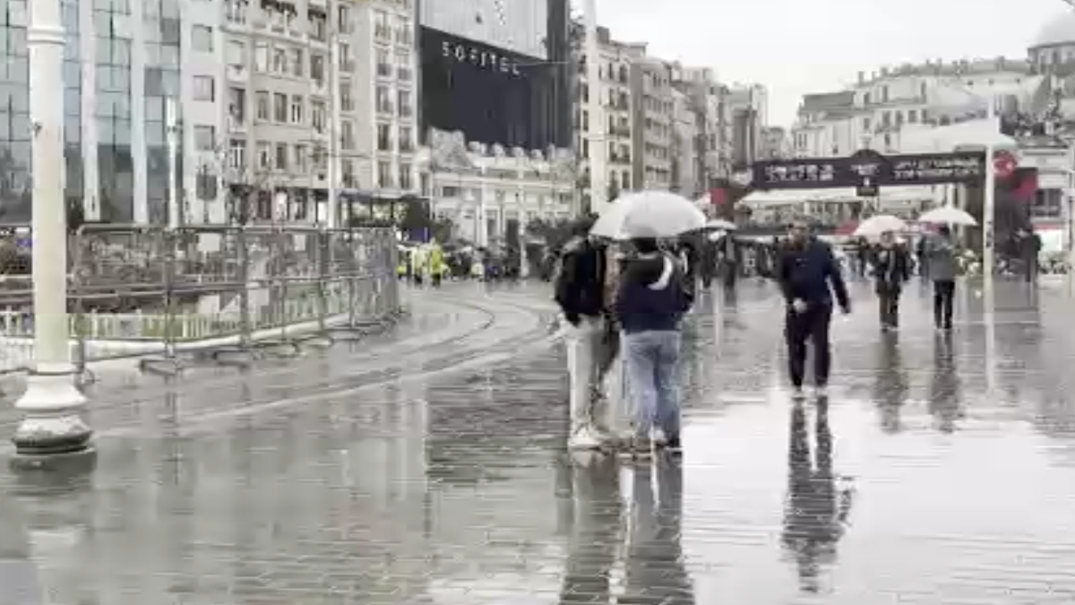 İstanbul’da sağanak yağış etkili oldu: Vatandaşlar zor anlar yaşadı