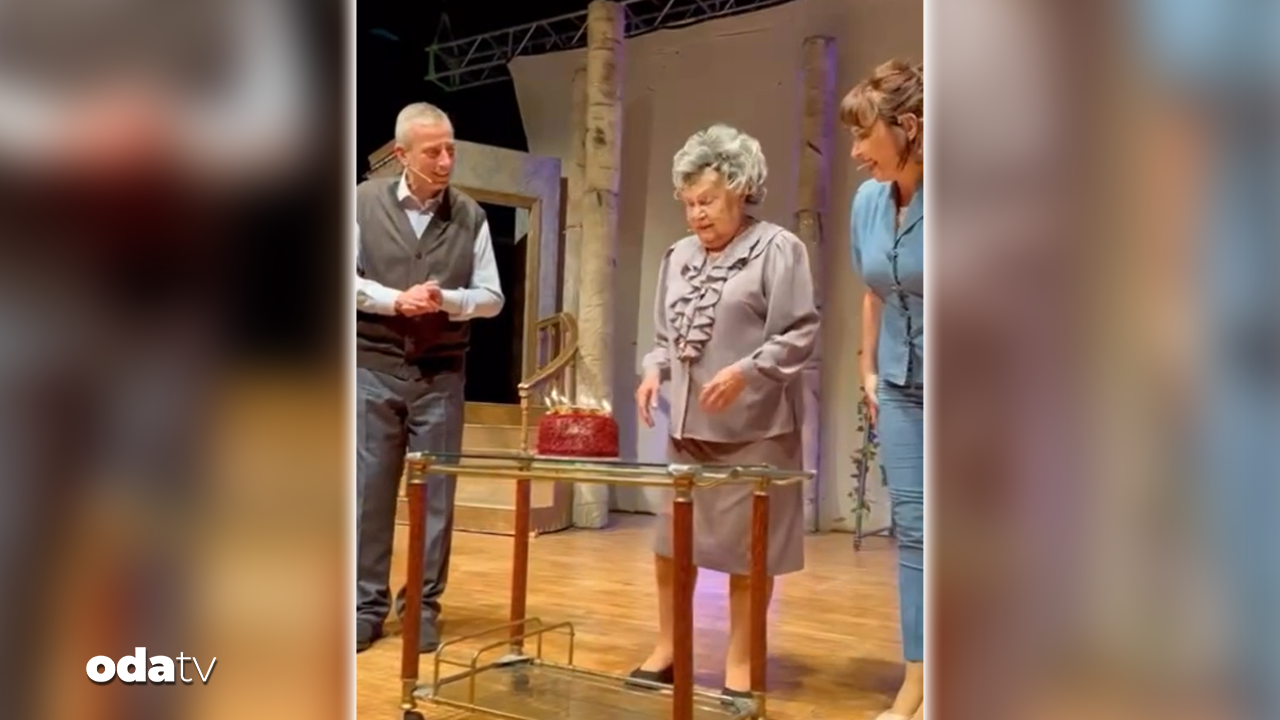 Nevra Serezli’ye 60. yıl sürprizi: İyi ki tiyatro