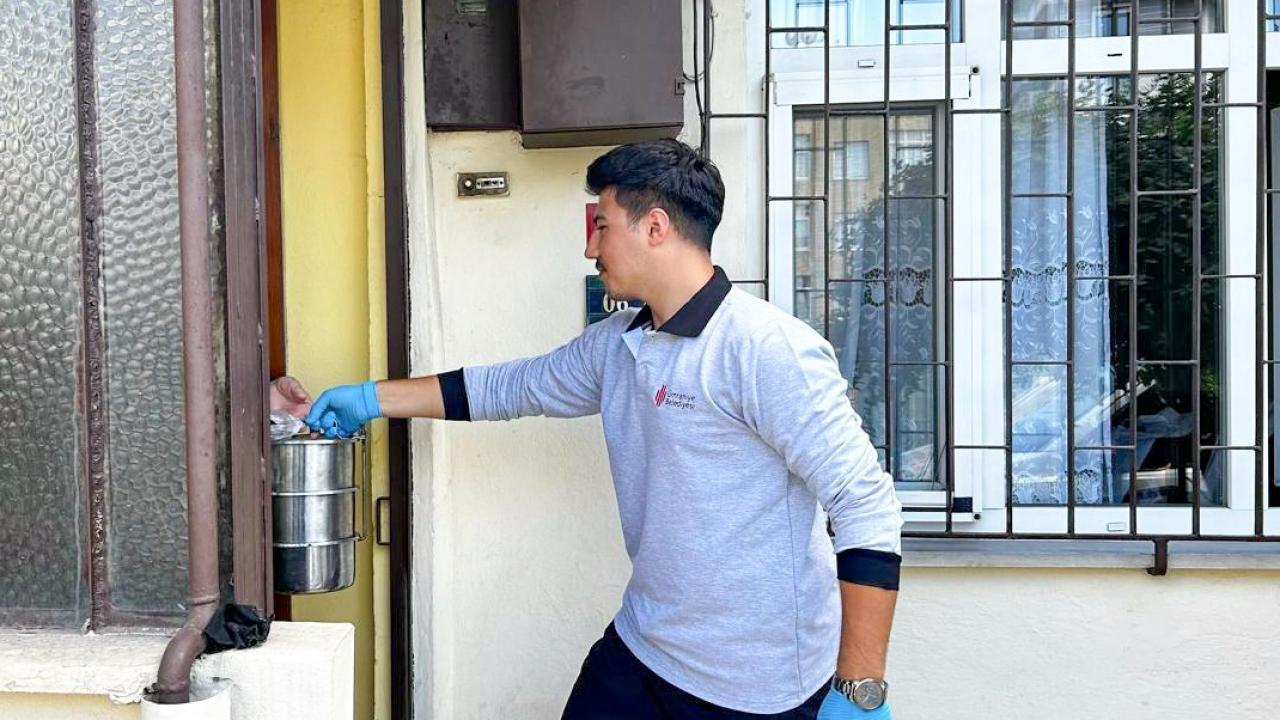 Ümraniye’de ihtiyaç sahiplerine her gün iki öğün yemek veriliyor