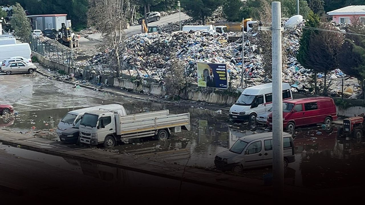 Sağanak yağış yola sürükledi: Buca’da çöp krizi!