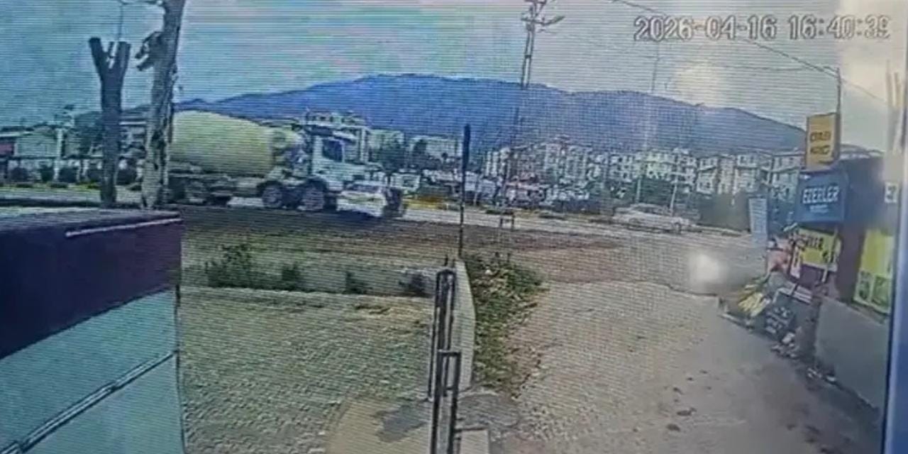 Beton Mikseri, Otomobili Altına Alarak Uzun Mesafe Sürükledi